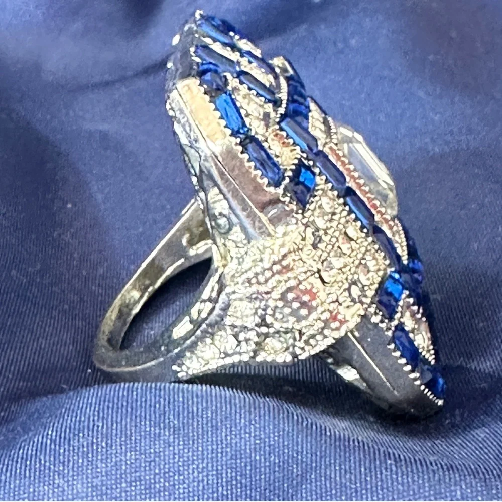 Silver tone and blue sapphire ring - Picture 4 of 7